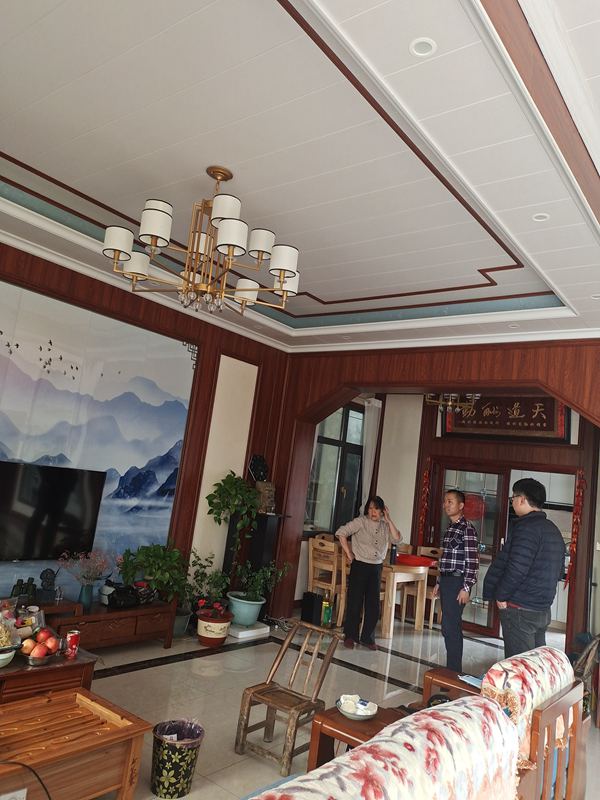 337P裸模啪啪人体私拍 轻钢老大带领施工团队给老业务拜年送福利!(图4) 睿婕轻钢别墅