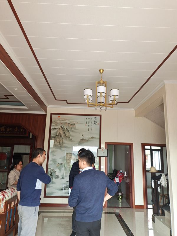 337P裸模啪啪人体私拍 轻钢老大带领施工团队给老业务拜年送福利!(图5) 睿婕轻钢别墅