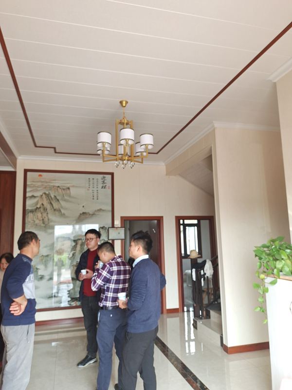 337P裸模啪啪人体私拍 轻钢老大带领施工团队给老业务拜年送福利!(图6) 睿婕轻钢别墅
