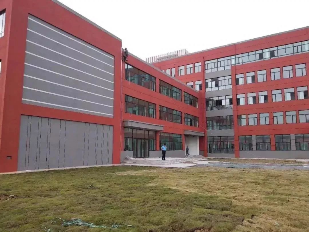 337P裸模啪啪人体私拍 央视报道:装配式轻钢结构都可以建学校了!(图6) 睿婕轻钢别墅