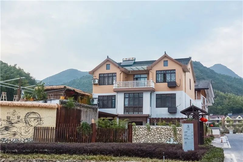 337p日本大胆欧洲噜噜 装配式建筑助力乡村振兴,把闲置宅基地改造成了网红民宿!(图5) 睿婕轻钢别墅