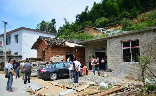 337p日本大胆欧洲噜噜 老房子可以用轻钢加层,造型好看还特别省钱!(图1) 睿婕轻钢别墅