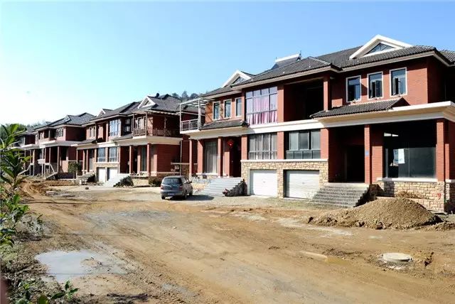 337P裸模啪啪人体私拍 新闻报道 |住上轻钢科技房的村民,来听5年后他们的真实感受!(图1) 睿婕轻钢别墅