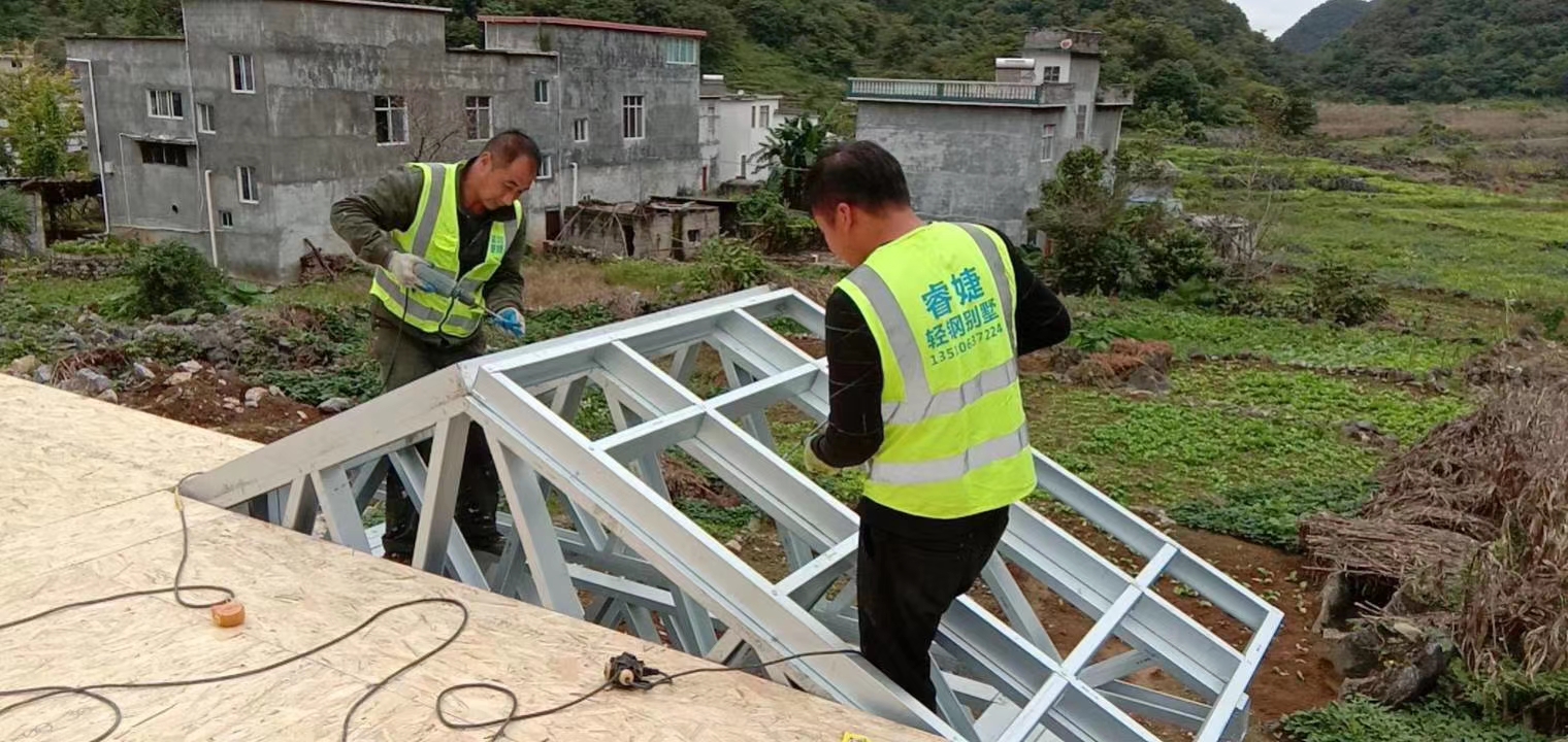 337p日本大胆欧洲噜噜 拆房顶再加盖一半“特殊版轻钢别墅”住着太舒服了!(图1) 睿婕轻钢别墅
